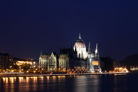 Parlementsgebouw, nacht, het platform, regering, stad, rivier, reflectie
