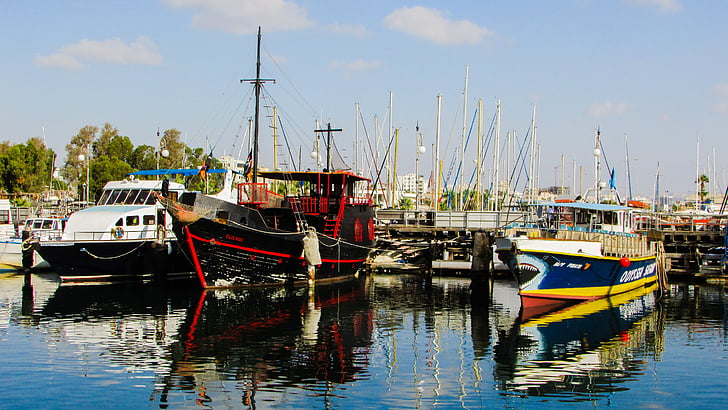 Cypern, Larnaca, Marina, Cruise Båtarna, turism, färger, reflektioner