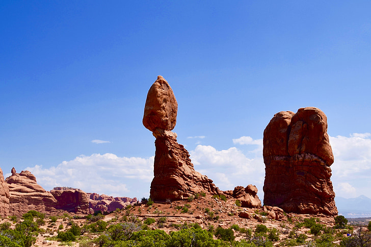 arches national park, balanced rock, rock formations