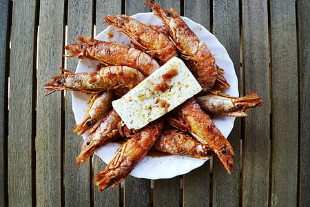 γαρίδες, θάλασσα τροφίμων, φέτα, τυρί φέτα, ελληνικό φαγητό, επιχρυσωμένο τροφίμων, φωτογραφία τροφίμων