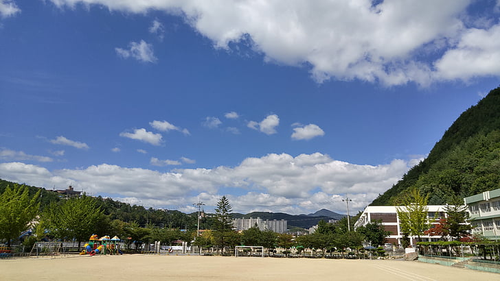 podzimní obloha, bílá oblaka, školní panoramata, Taebaek, Korea