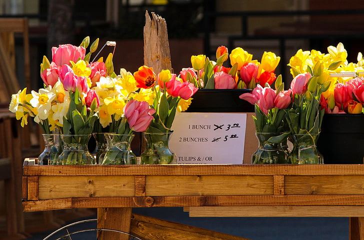 blomma kundvagnen, blomma, försäljning, tulpaner, påskliljor, utomhusmarknad, blommig