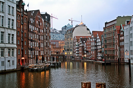 regenachtig weer, Hamburg, poort, historische vloot, het platform, gebouw, urhafen