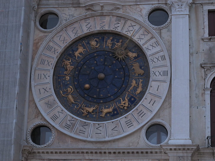 Taliansko, Benátky, námestie svätého Marka, Slnečné hodiny