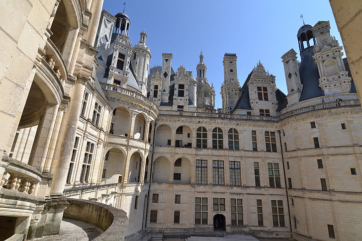 Chambord, Chateau de chambord, gårdsplassen av slottet, Windows, buer, Arcade, balustrade