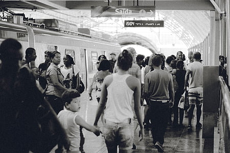 železničná stanica, preprava, ľudia, dav, zaneprázdnený, čierna a biela, dochádzajúci