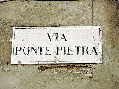 cartel de, através, ponte de pedra, Itália