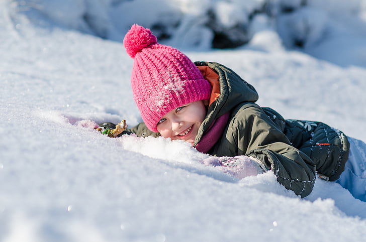 žiemą, maža mergaitė, sniego, temperat ūros, vaikas, megzti skrybėlę, vaikai tik