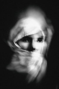 mulher, vestindo, hijab, foco, tons de cinza, fotografia, pessoas