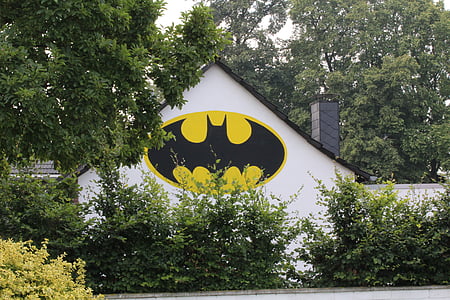 Batman, logo, hauswand, ev, Bergheim, Rheidt, ağaçlar
