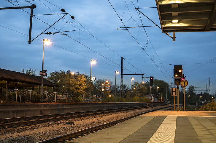 jernbanestasjon, morgen, klokke, klokken, gleise, plattform, syntes