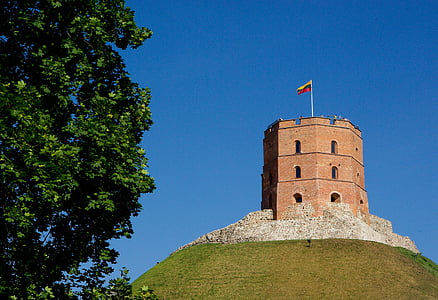 Lituania, Vilnius, Castello, Torre, giardino pubblico, Parcheggio, collina