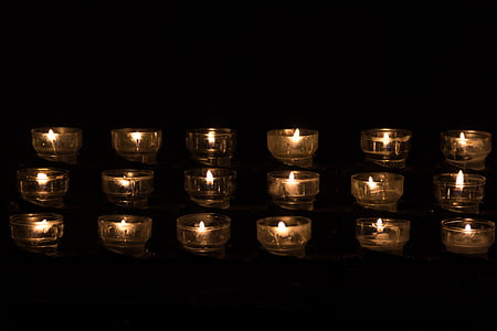 svece, sveču gaismā, tealight, baznīca, dievkalpojums, apgaismojums, apgaismo