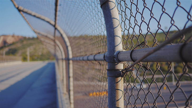 close, photo, gray, metal, chainlink, fence, road