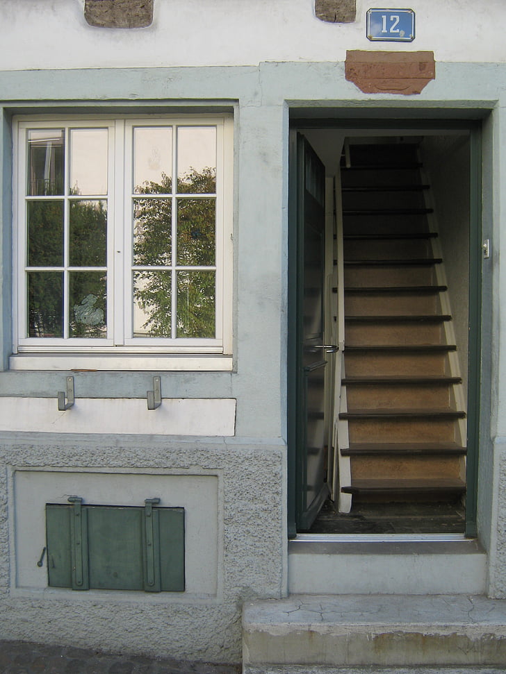 Casa, parede, janela, escadas, gradualmente, cave, obturador do rolo