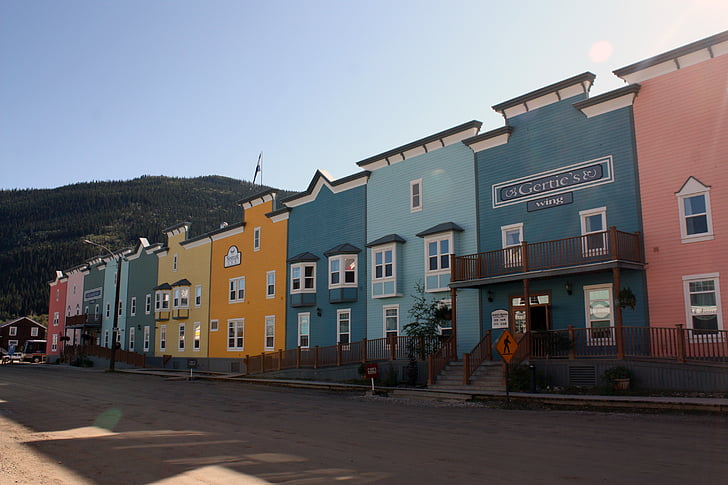 Dawson, Dawson city, Yukon, budynek, Domy w zabudowie szeregowej