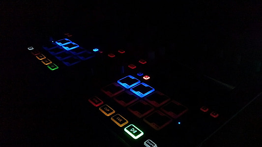 DJ, handkontroll, mörker, natt, knappen, lampor