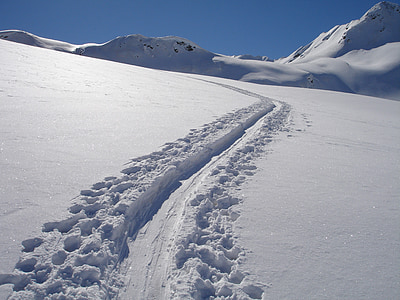 backcountry skiiing, winter mountaineering, winter sports, ski track, snow tracks, alpine, val d'ultimo