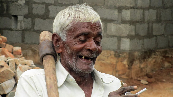 oude man, tandeloze, tevreden, Indianen