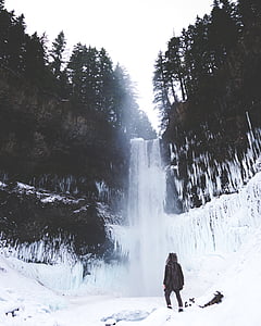 Person, Schwarz, Jacke, stehende, vorne, Wasserfall, Winter