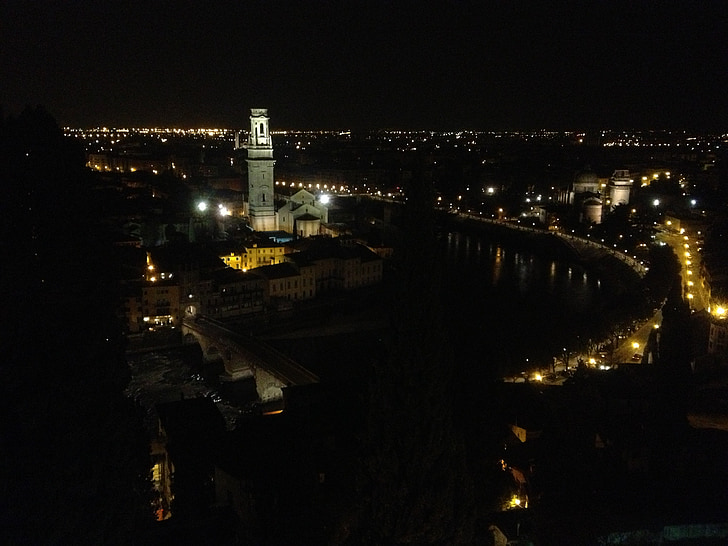 Verona, város, éjszaka