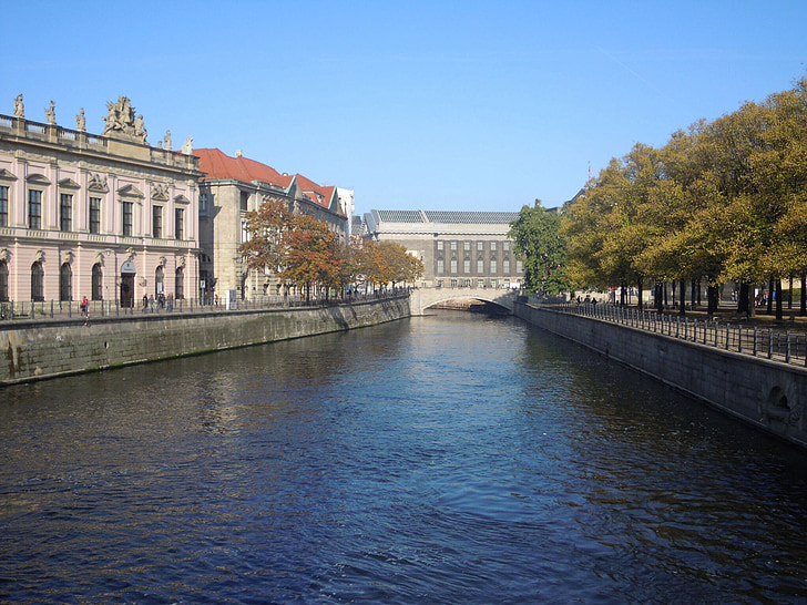Berlin, Spree, reka, palača most