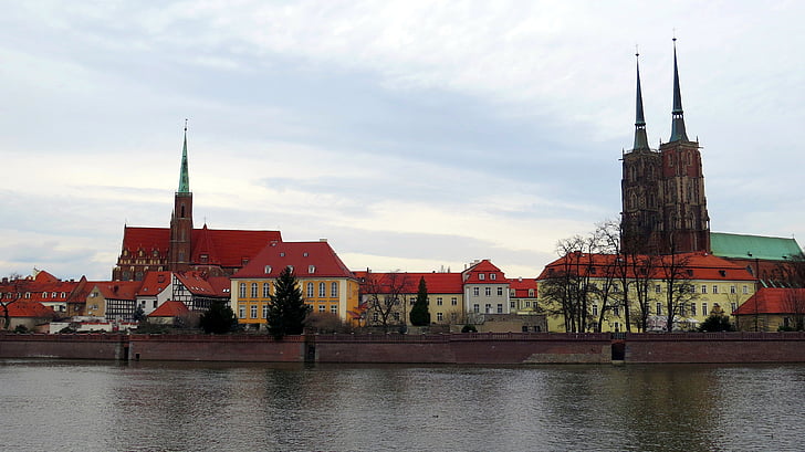 Stari grad, Crkva, katedrale crkve Sv. Križa, Svetog Ivana Krstitelja, Bartolomej, u srednjem, gotička crkva