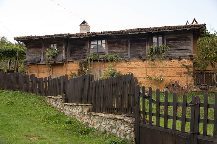Bulgária, vila, casa de madeira