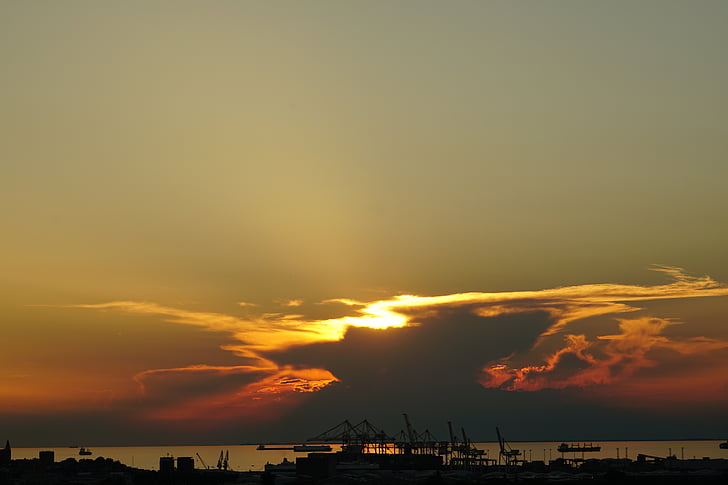 Západ slunce, večerní obloha, přístav