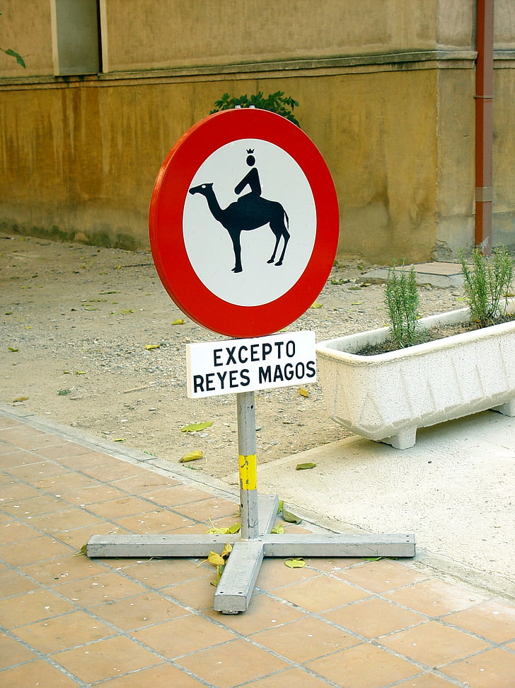 Reis Mags, senyal de trànsit, prohibit d'anar, camells, muntar a cavall