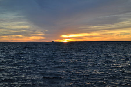 puesta de sol, cabo, barco, puesta de sol, mar en calma, Océano