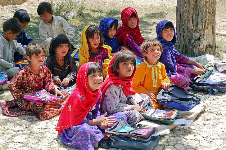 noia, col. legiala, aprendre schulem, l'Afganistan, musulmans, l'Islam, nens