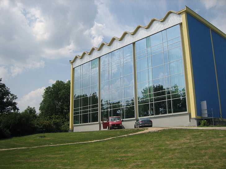 Hallenbad, Leipzig, Wiese, Grün, Glas, Architektur