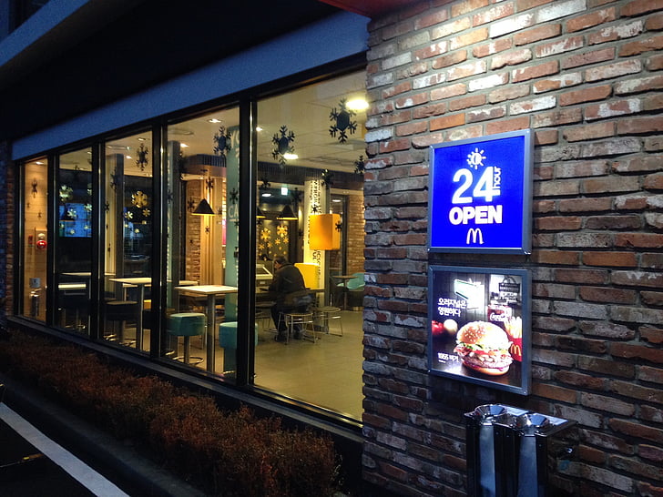 McDonald, Restaurant, obert 24h, signe, editorial, botiga