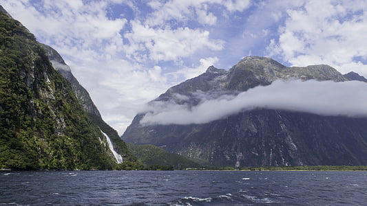 Милфорд звук, Южен остров, Нова Зеландия, вода, природата, пейзаж, планински