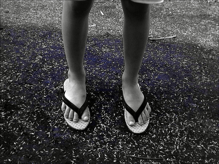 child, sandals, flip flops, walk, legs, girl