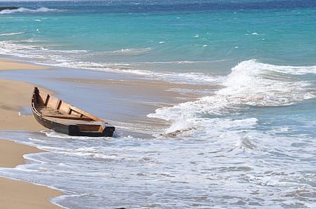 čoln, razbitin, leseni čoln, Beach, morje, valovi, pesek