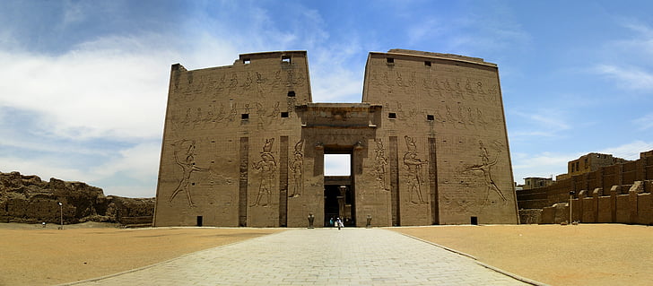 Egipt, Edfu, Świątynia, słupy wysokiego napięcia