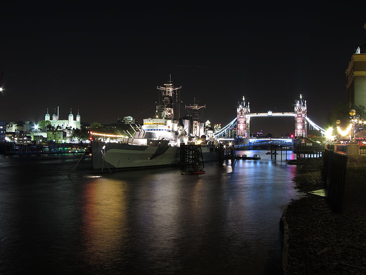 odrazy světla, Temže, noční, Londýn, Spojené království, Velká Británie, HMS belfast