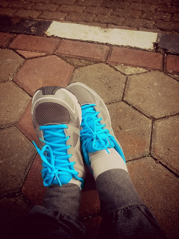 sabatilles Running, sabates de color gris blavós, corrent, sabates, esport, exercici, blau
