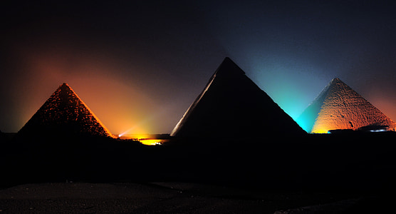 Πυραμίδα, φωτεινή επίδειξη, Γκίζα: Εμφάνιση, Εμφάνιση το βράδυ, Γκίζα