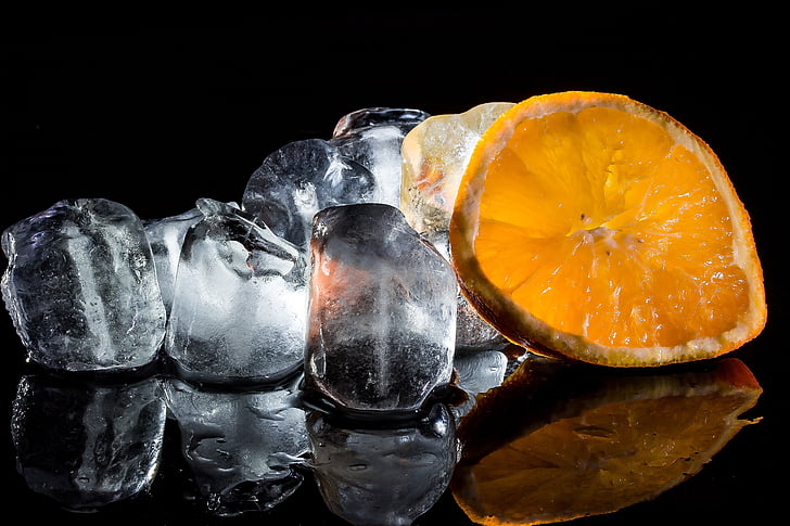 cubes de glace, eau gelée, froide, congelés, faire fondre, tranches d’orange, rafraîchissement