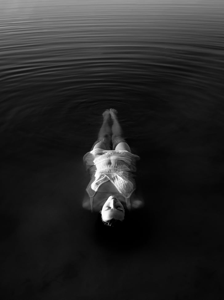 dona, flotant, l'aigua, escala de grisos, fotos, blanc i negre, moviment