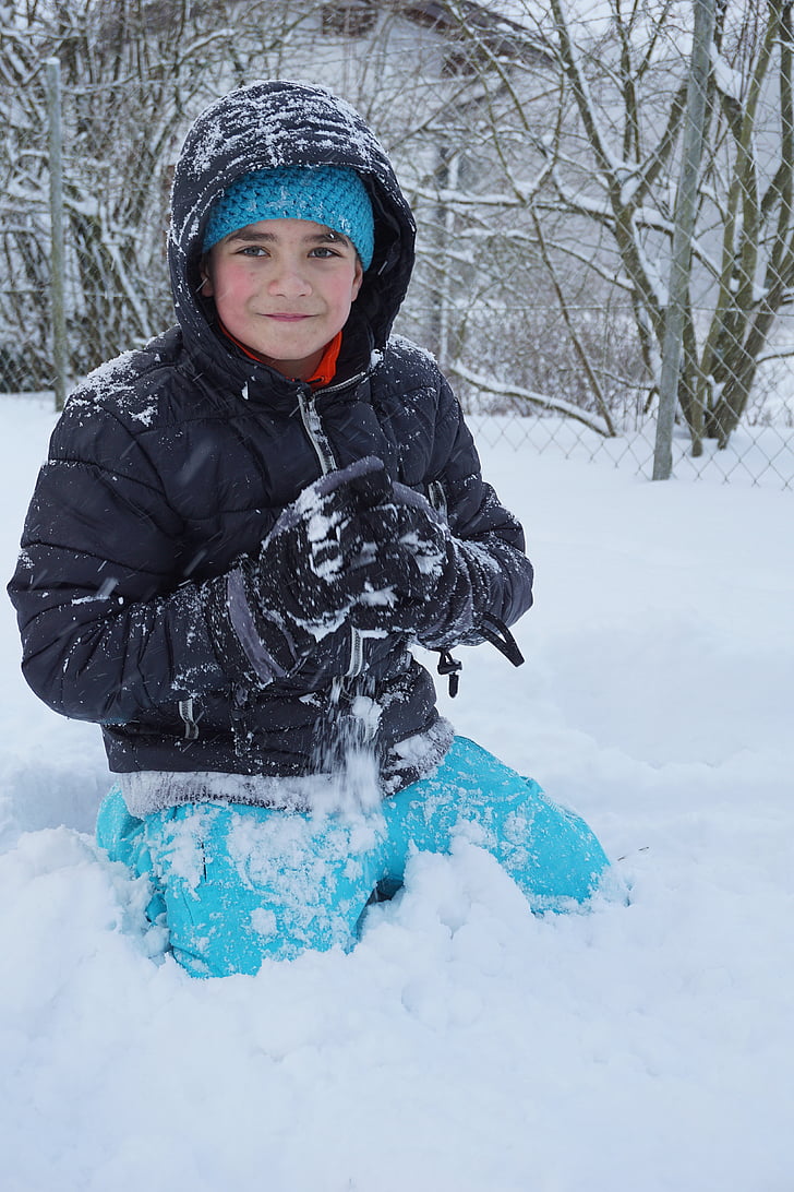 chłopiec, śnieg, Śnieżki, zimno, Snow ball, zabawa, rzut
