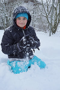 Αγόρι, χιόνι, χιονοπόλεμο, κρύο, χιόνι μπάλα, διασκέδαση, ρίξει
