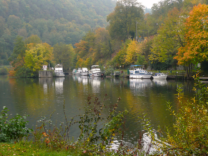 Lahn, řeka, lodě, reflexe, podzim
