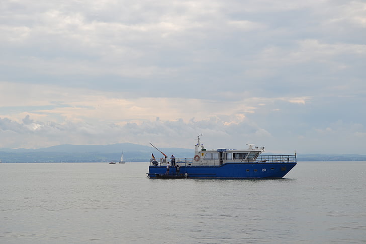 βάρκα της αστυνομίας, Λίμνη Κωνσταντία, φρουρά στη θάλασσα, σύννεφα, ουρανός, πλοίο, αστυνομία