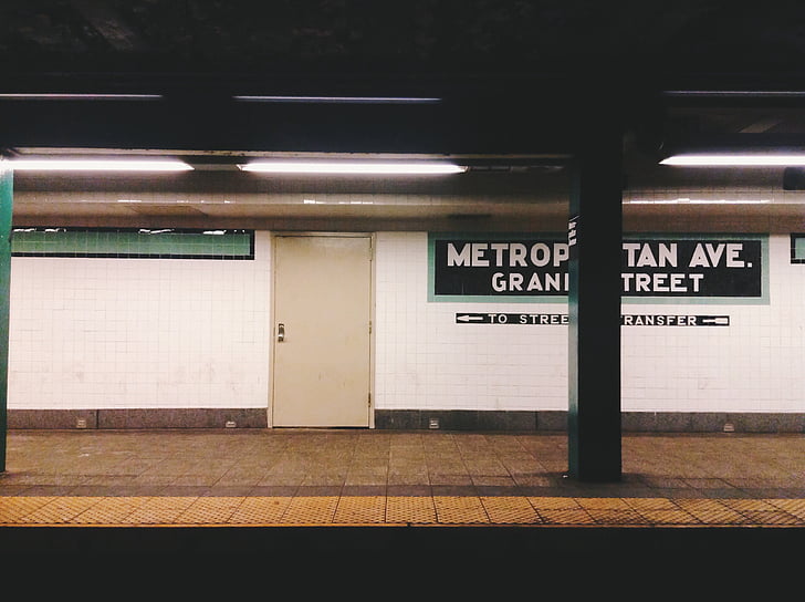 blanc, pintat, paret, metro, l'estació de, transport, Nova York