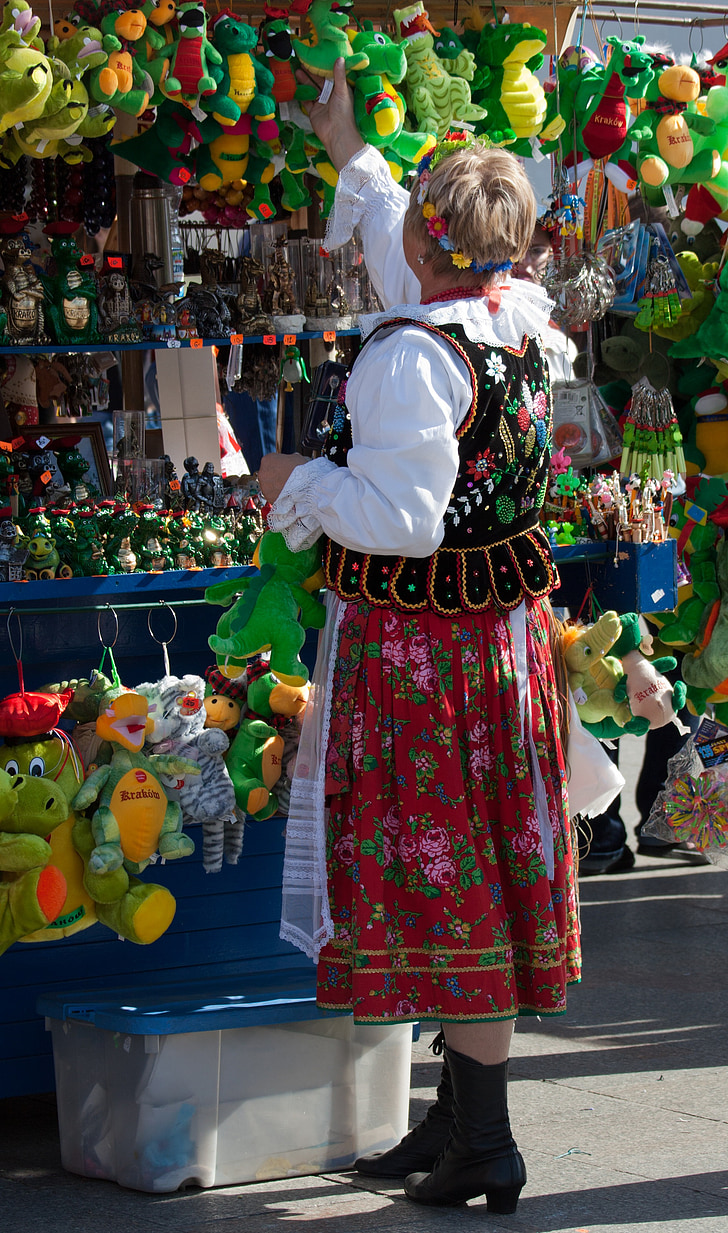 ielas tirgus kabīne, Kraków, Polija, tautastērps, mīkstās rotaļlietas