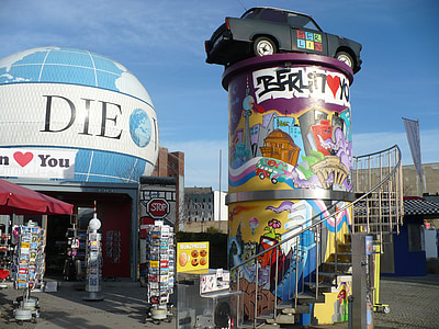 Szállás-berlin, graffiti, Trabant, autó, antik autó, régi, stílus